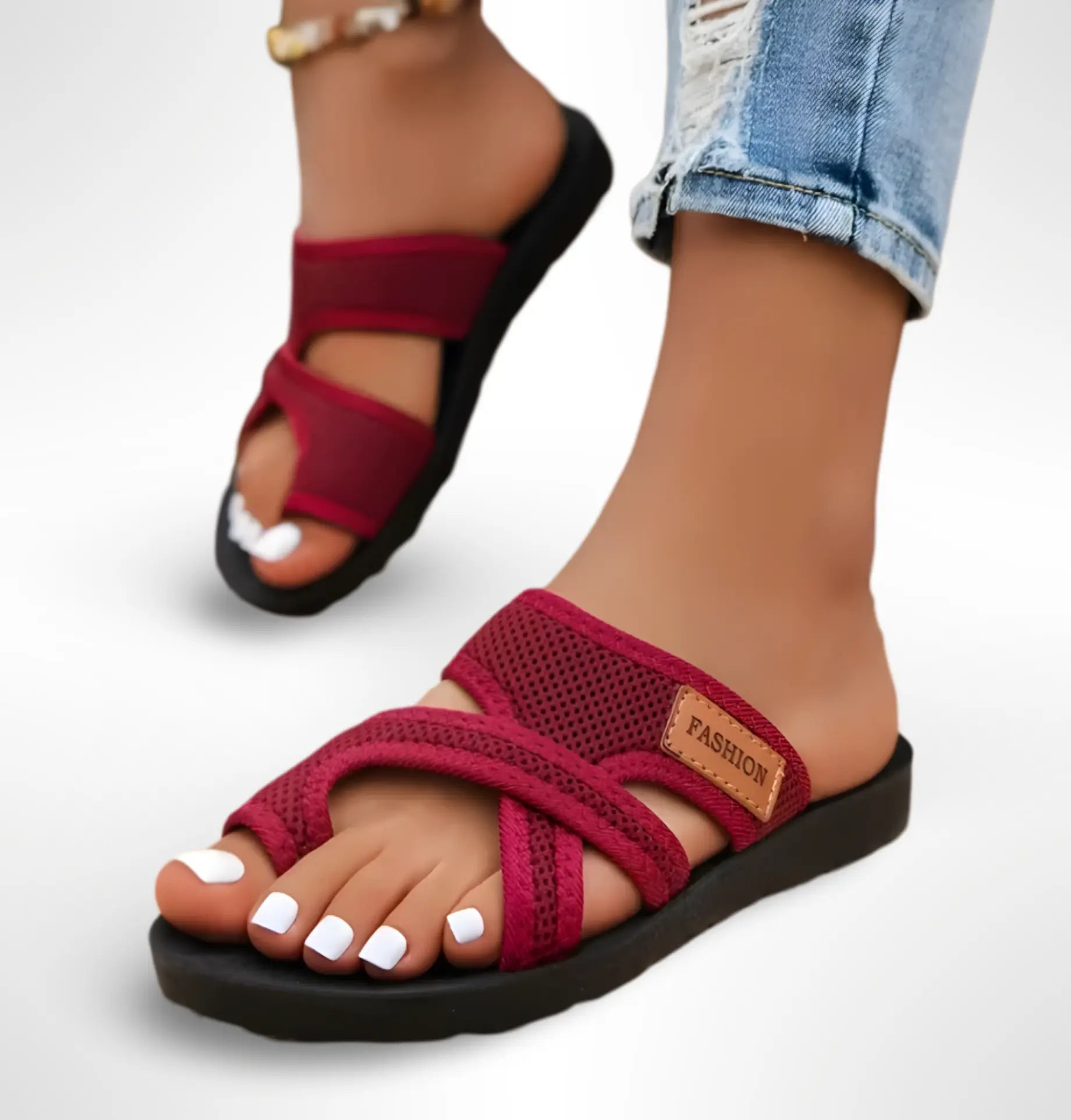 Sandales pour femme à brides croisées entre les orteils et dessus en mesh