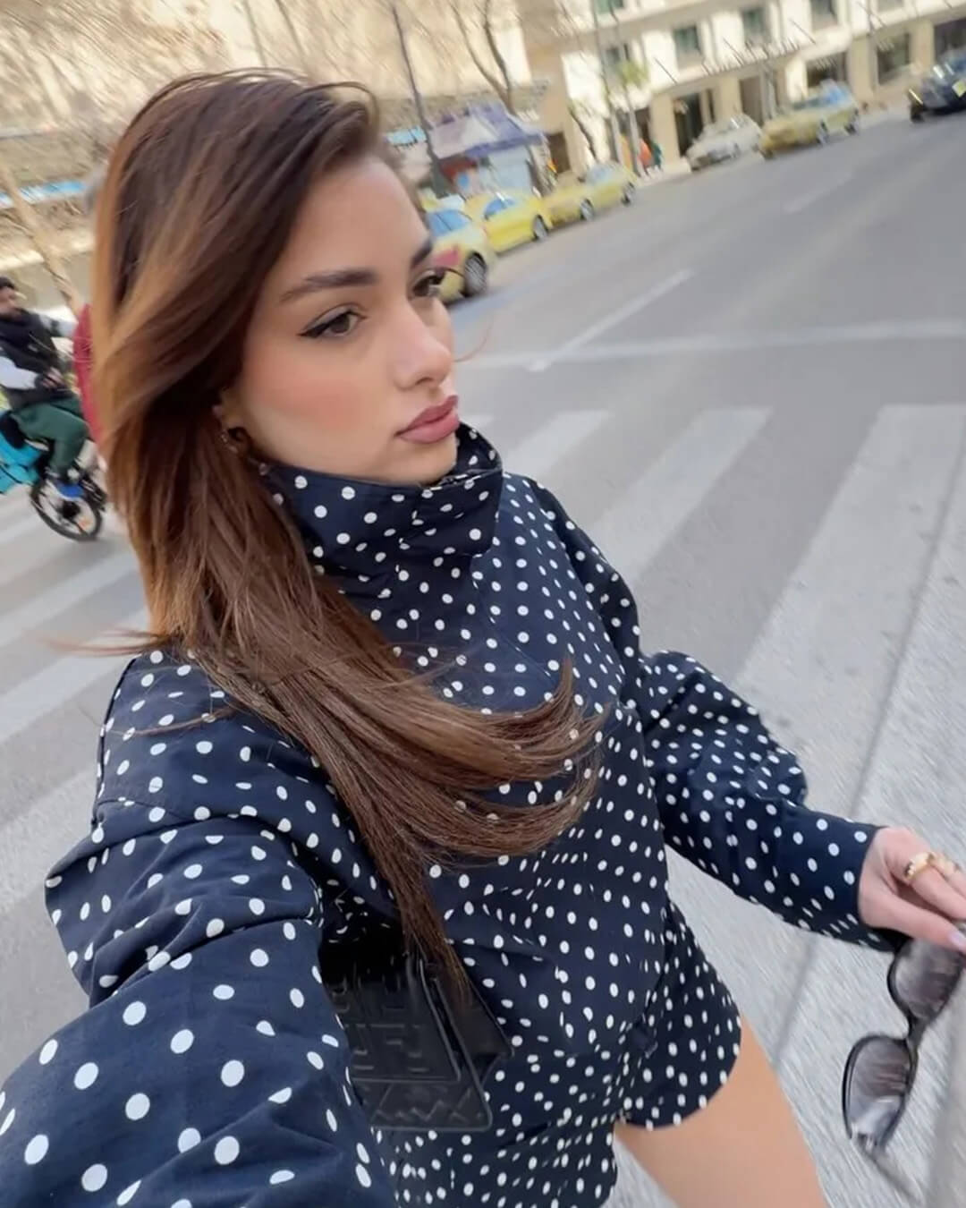 Riva - Women's Relaxed Jacket in Polka Dot Print with Ruching - photo 12