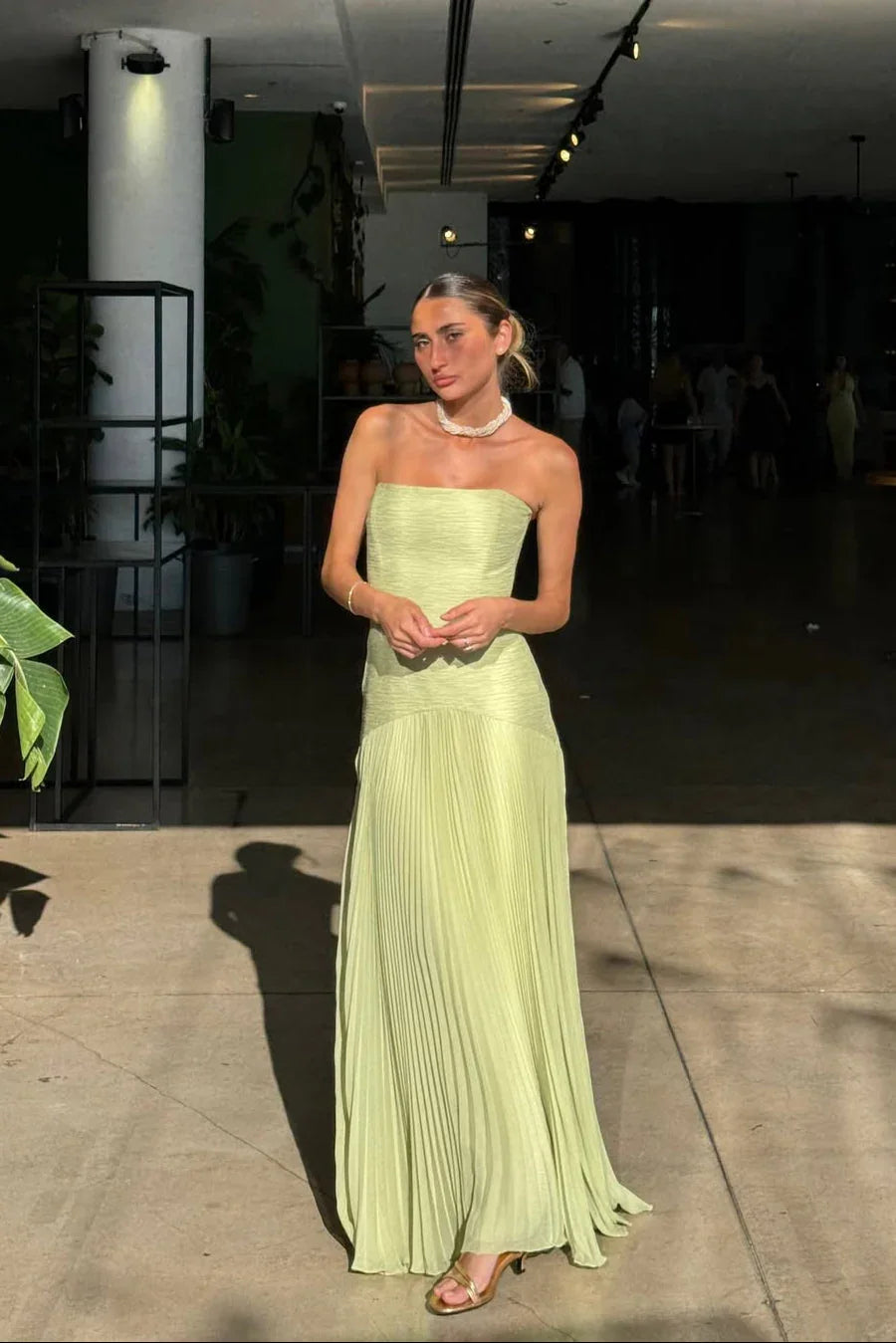 Thea - Abito lungo a pieghe verde da donna