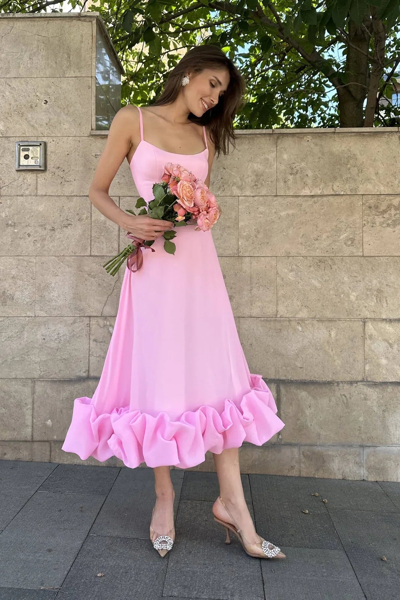 Abito midi da donna senza maniche con volant