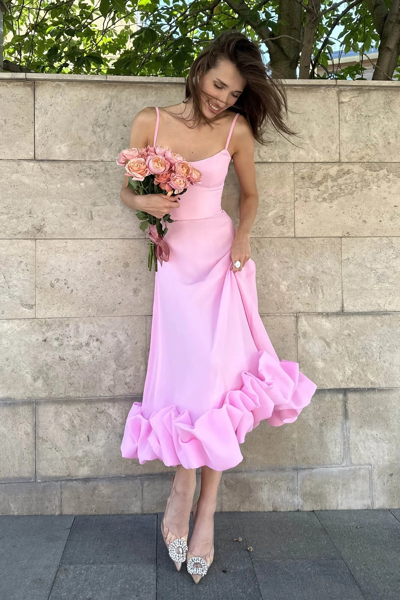 Abito midi da donna senza maniche con volant