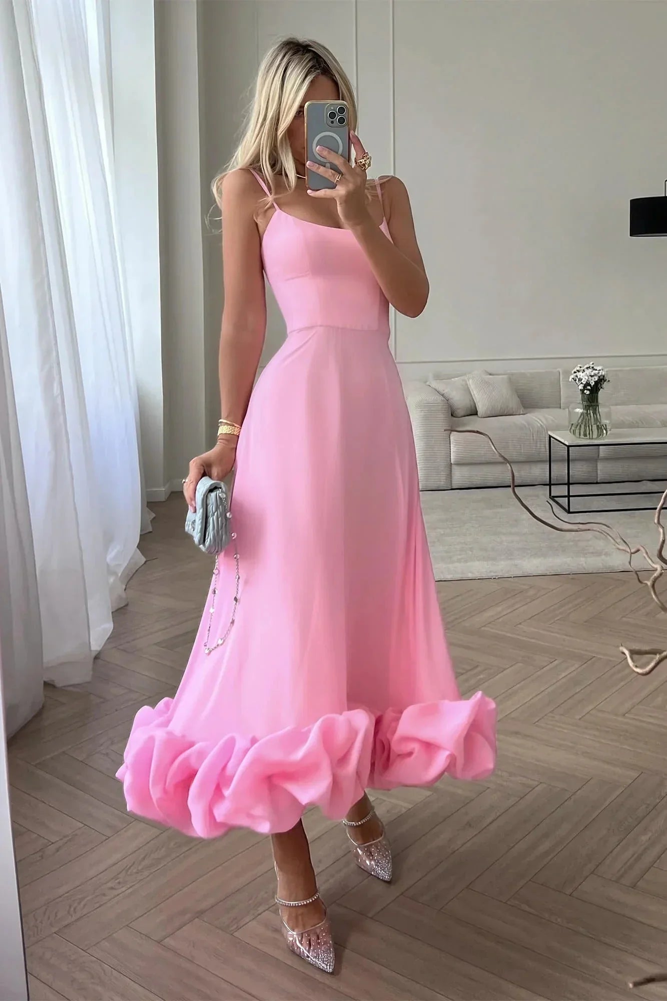 Abito midi da donna senza maniche con volant