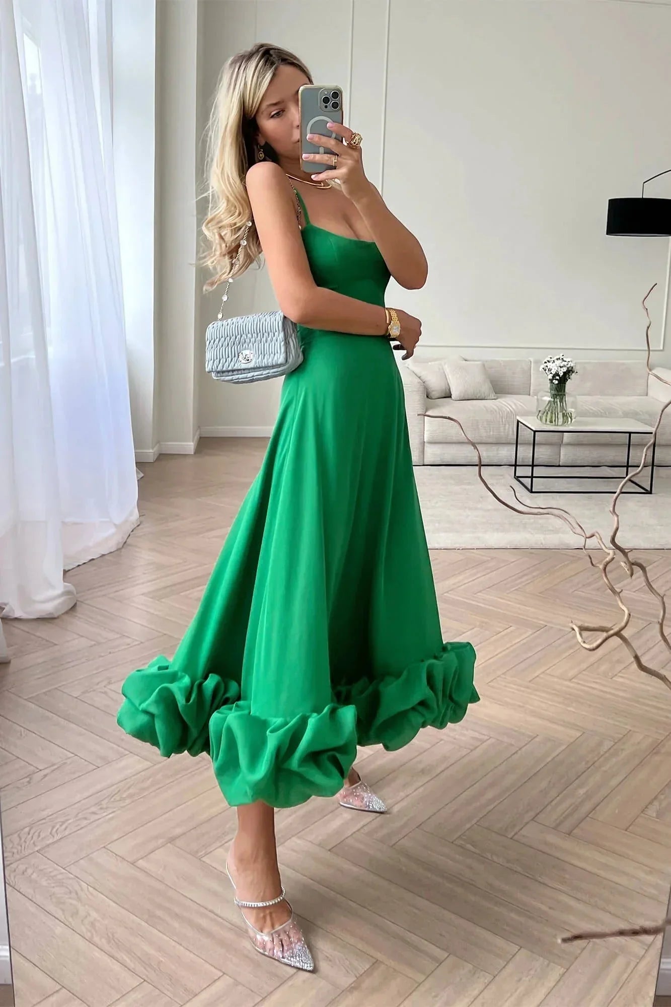 Abito midi da donna senza maniche con volant