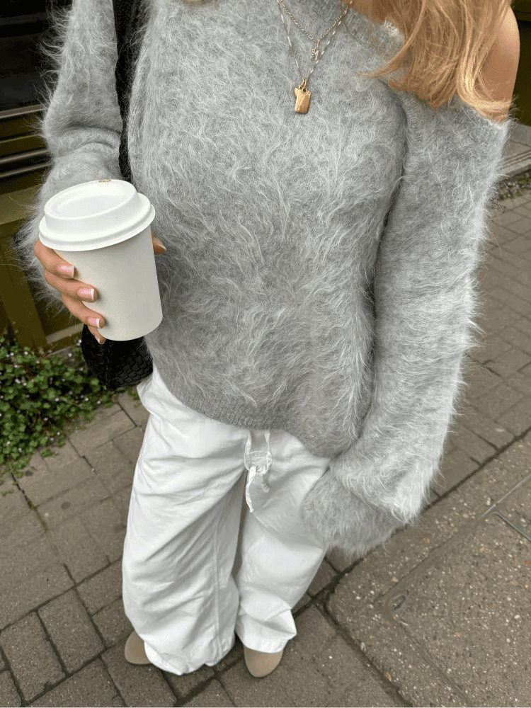 Rosewyn - Women's Jumper in Knit with Off-Shoulder Neckline - photo 3