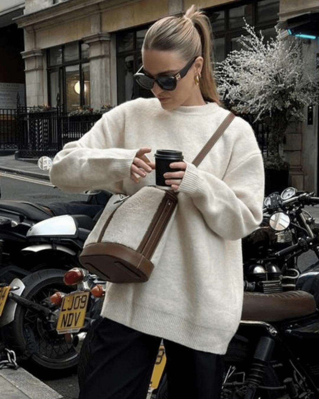 Sena - Women's Relaxed Jumper with Collar - photo 2