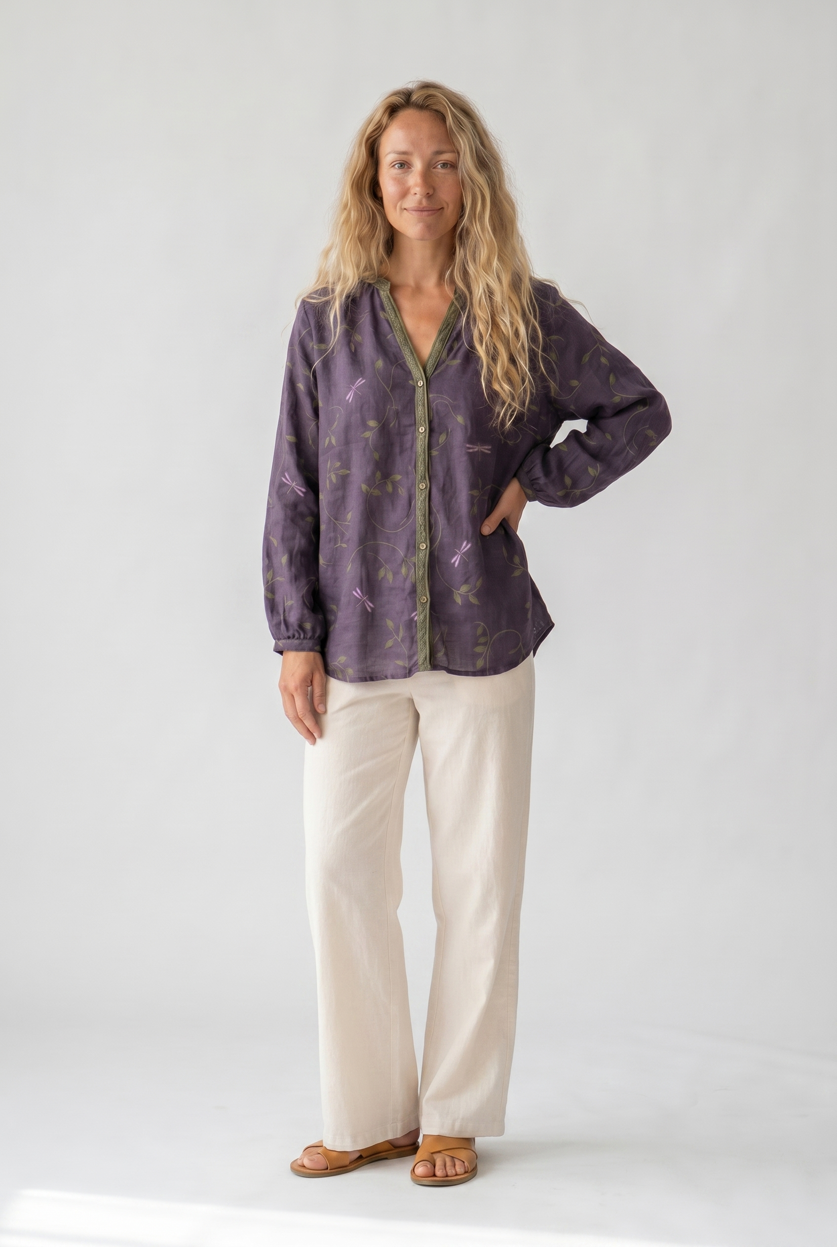 Blusa de manga larga con cuello en V y corte regular para mujer, ideal para el trabajo y las veladas