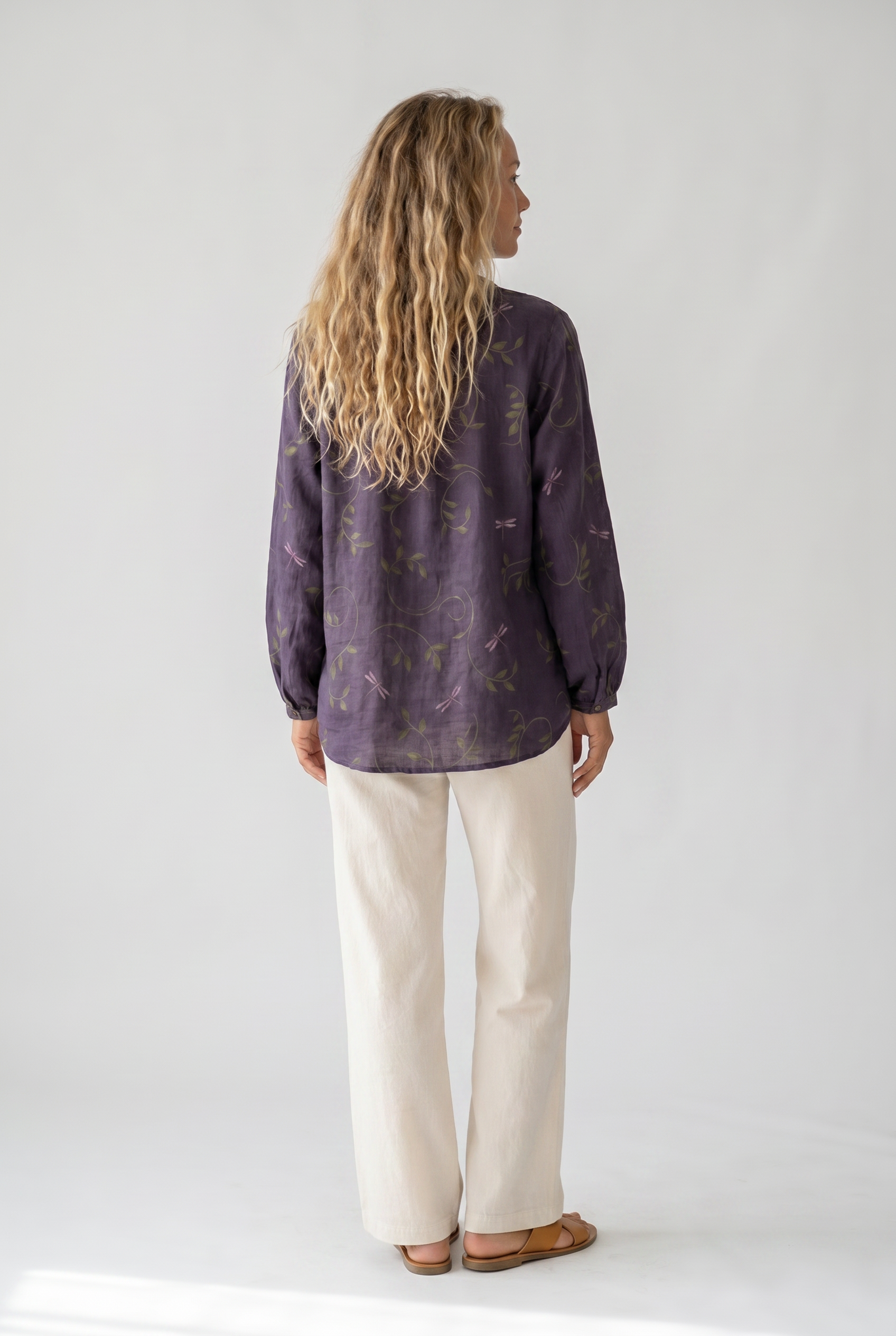 Blusa de manga larga con cuello en V y corte regular para mujer, ideal para el trabajo y las veladas
